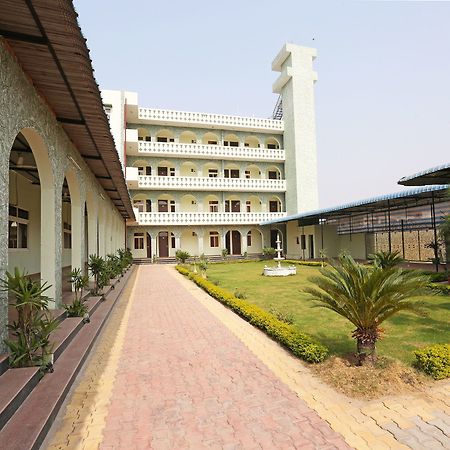 Oyo 10104 Radhika Resort 코타 외부 사진